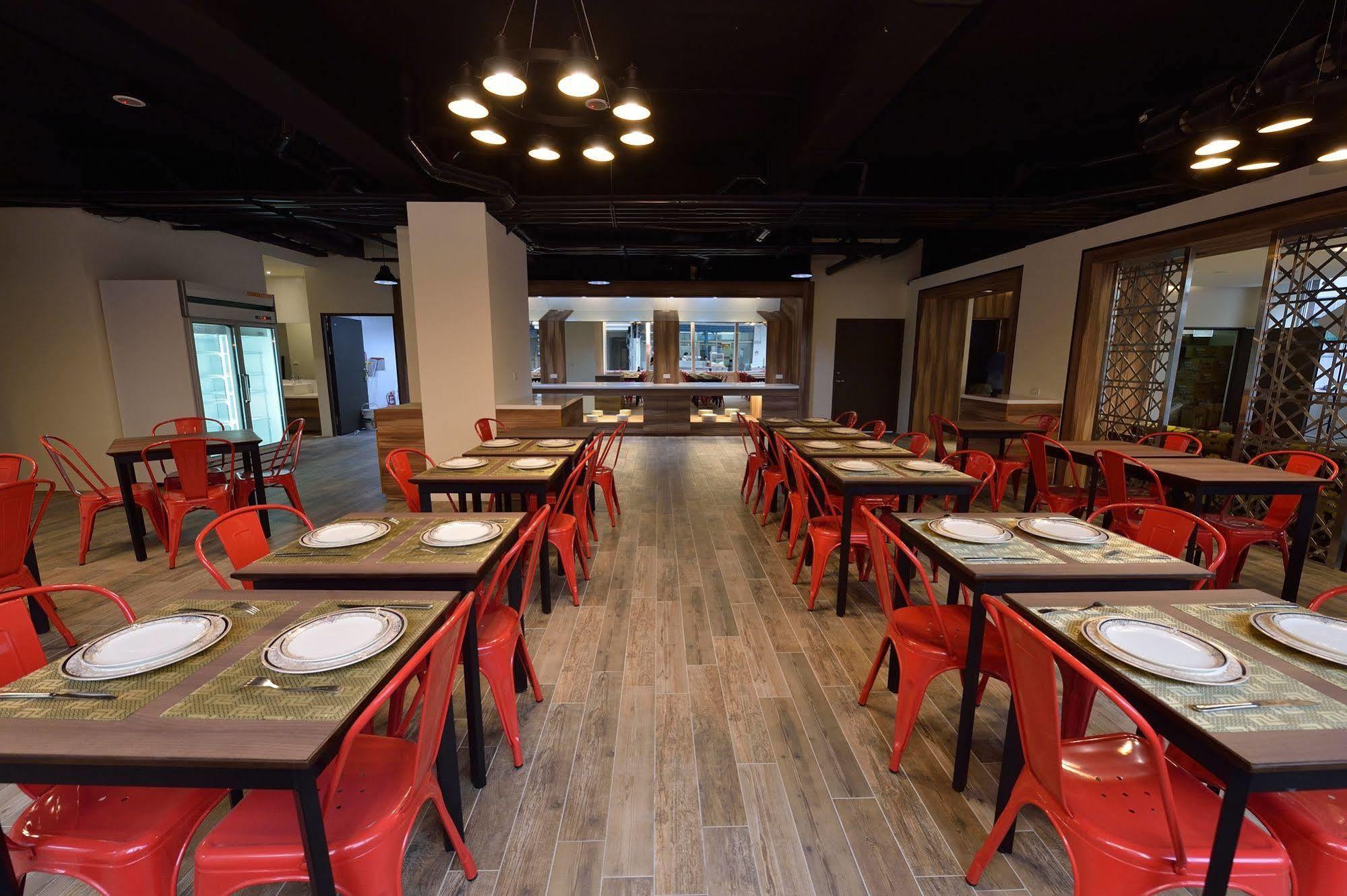 Home Rest Hotel Taitung Bagian luar foto
